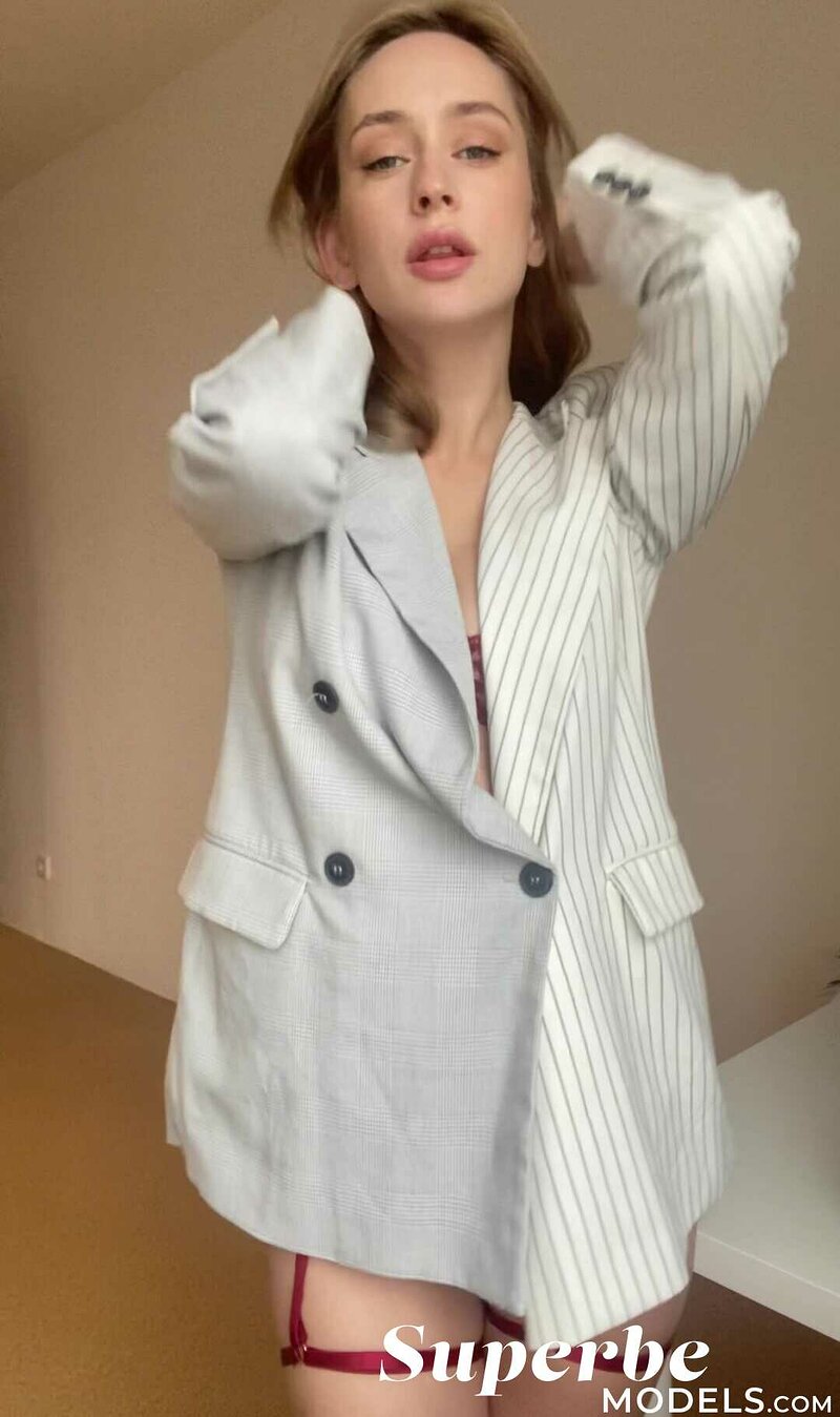 Еленка, 23